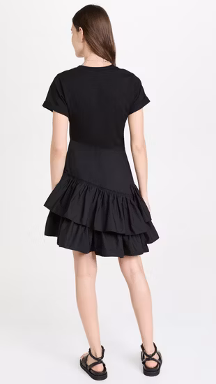 絶妙なカットの半袖クルーネックレディドレス